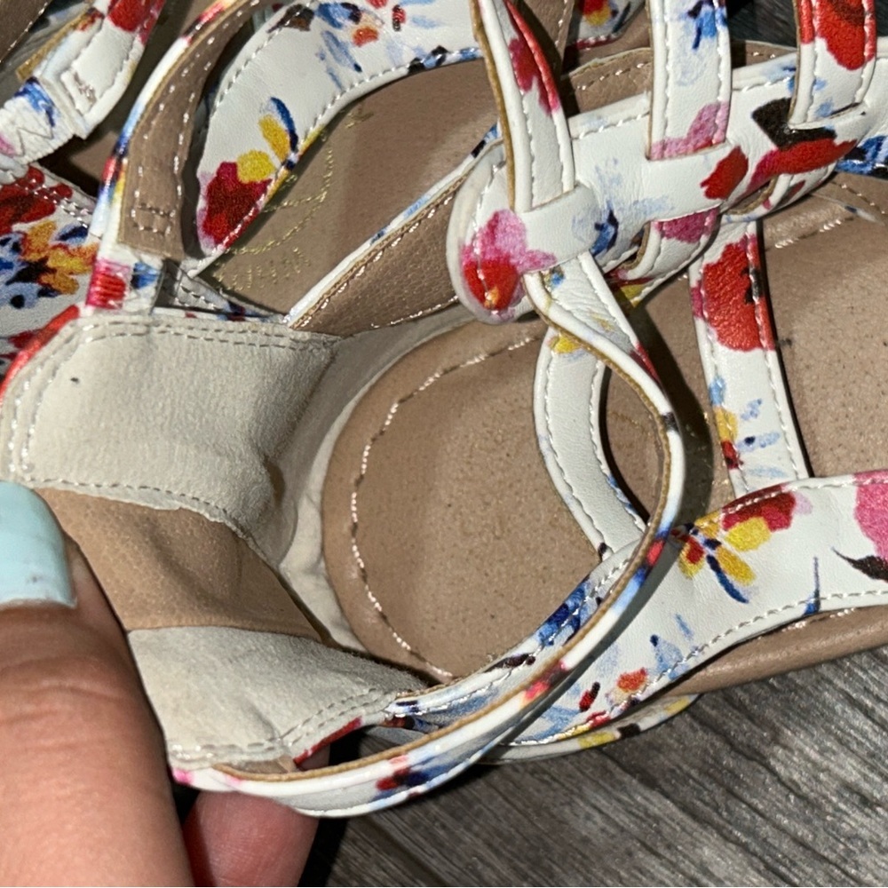 Floral Strappy Sandals - Multicolor - Picture 3 of 3